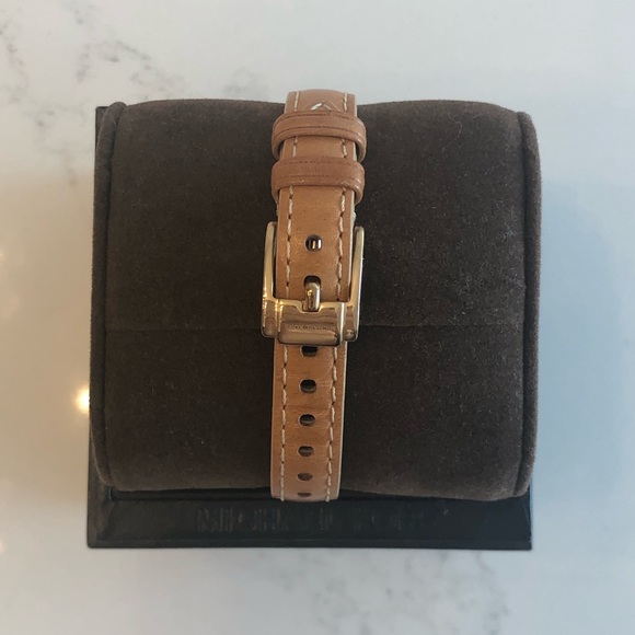 Michael Kors Rose Good watch with Leather Strap - Picture 2 of 6